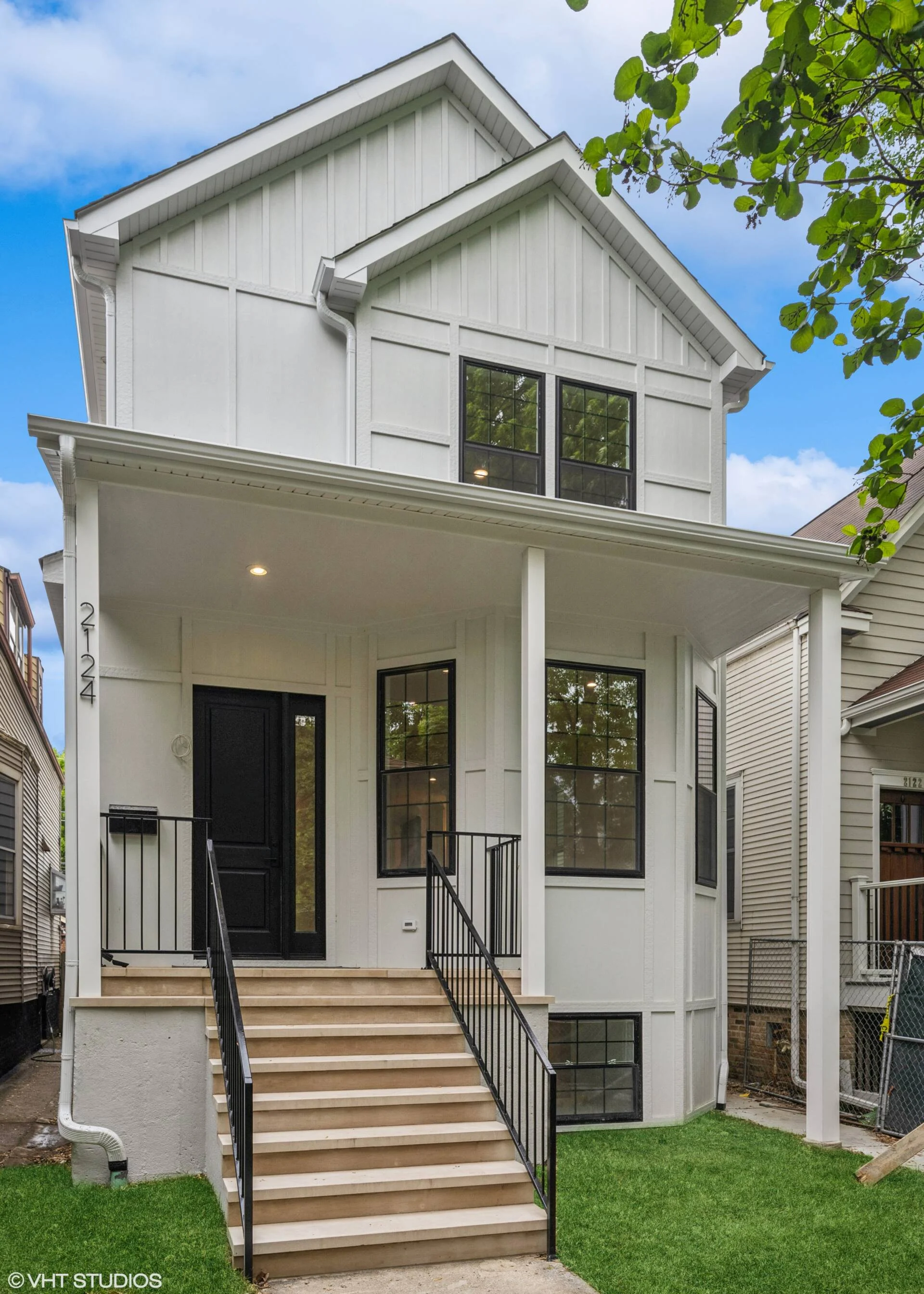 2124 W Waveland Ave, Chicago