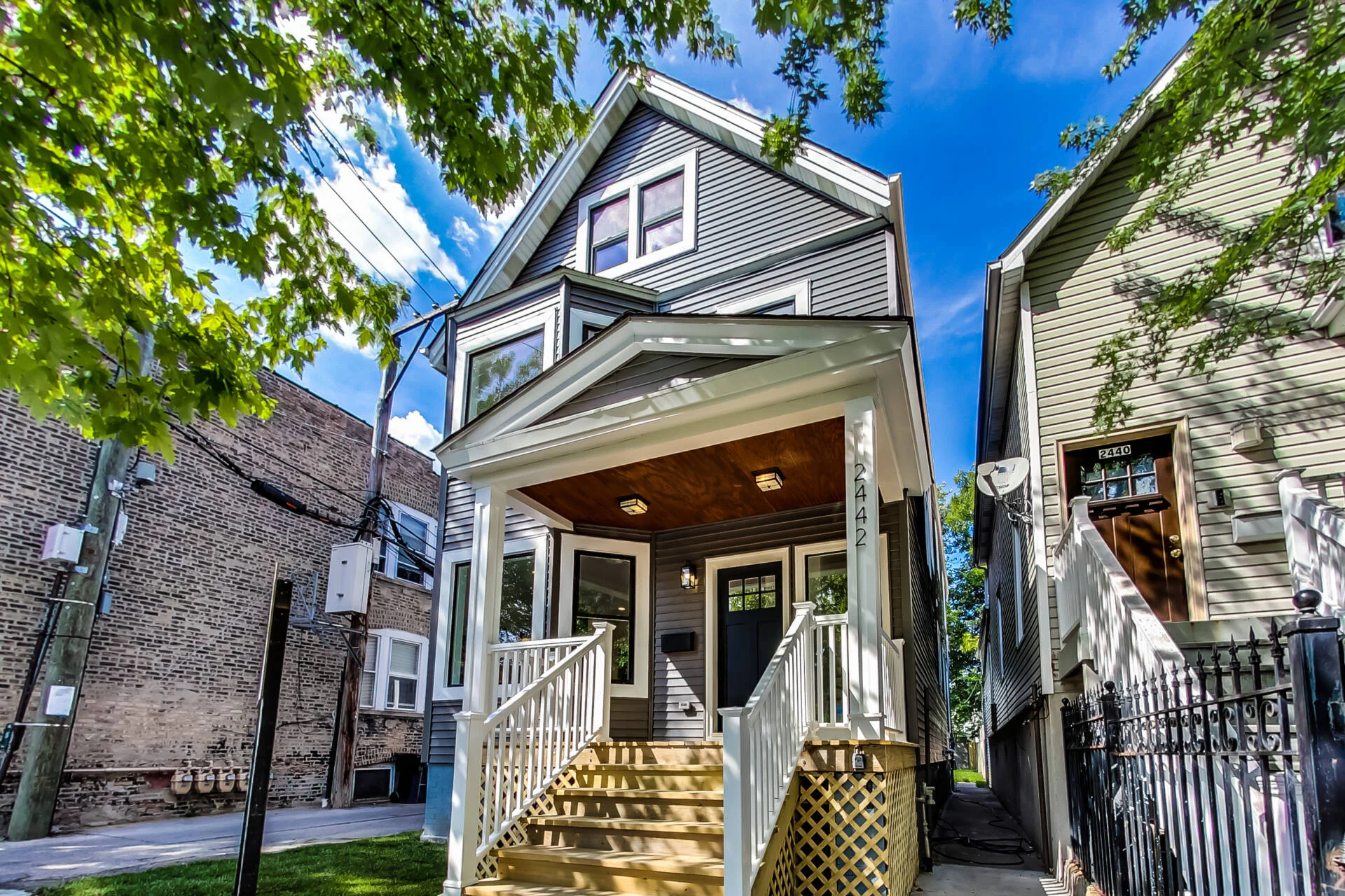 2442 W Winnemac Ave, Chicago