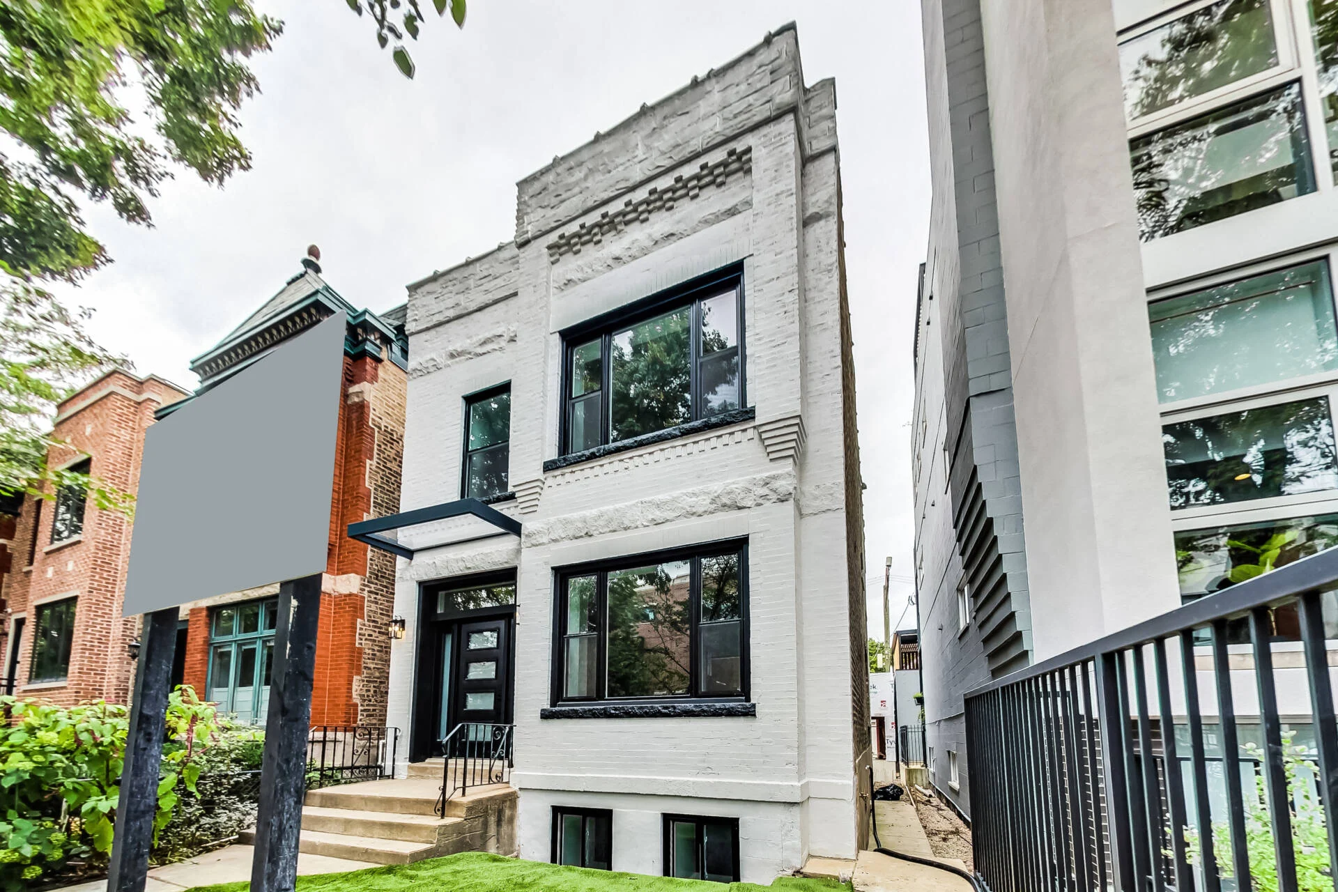 2228 W Lyndale St, Chicago
